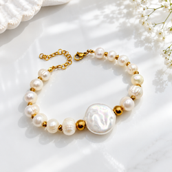Nuvola - bracciale perle di fiume e madreperla